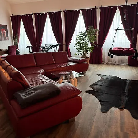 Daire Red Silence I Design Im Koblenz