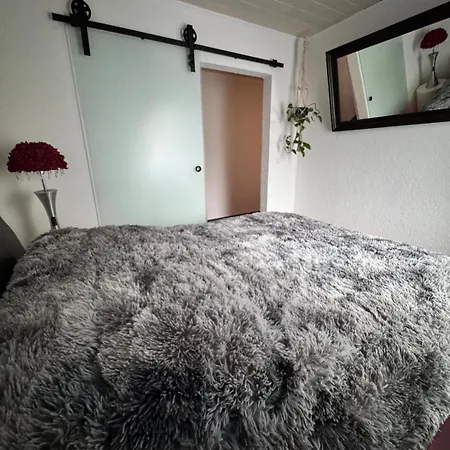 Red Silence I Design Im Koblenz Daire Bendorf